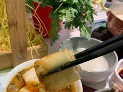-洪氏嗨捞·广东猪肚鸡·椰子鸡火锅(西咸万象城店)