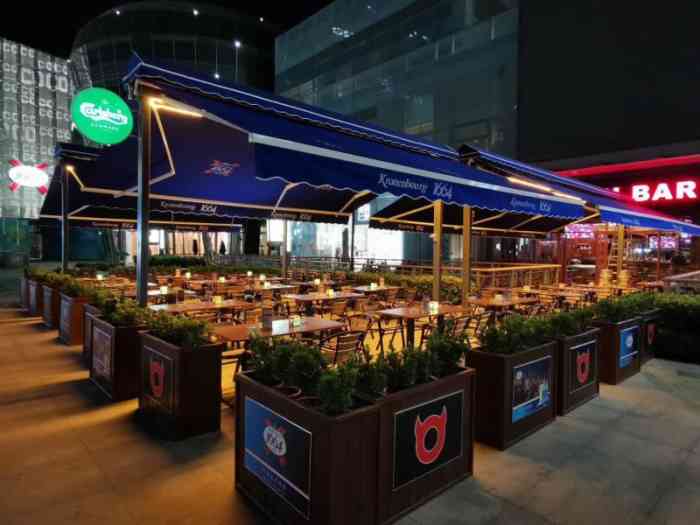 魔王酒吧(雅宝店)-"在星河二楼的平台上,晚上有点小冷,但是有.