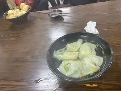 菜肉大馄饨-赵宝美煎包店