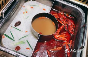 Three-Color Pot Spicy Red Soup