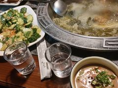 -八次方巴乡石锅鱼·金海湖水库活鱼(谷丰东路店)