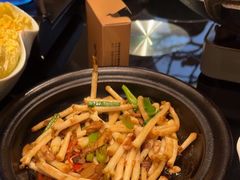 -帅巴人舅母子腊蹄民俗村