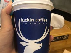 拿铁-瑞幸咖啡(三里屯SOHO-6号楼店)
