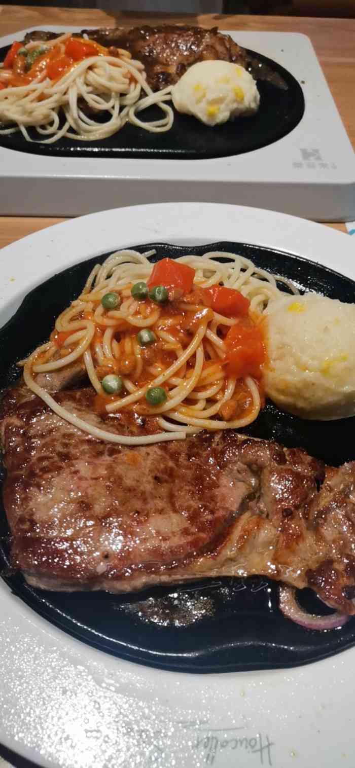 豪客来牛排(富兴金融中心店)-"富兴五楼今天又尝试了他们的新品阿胶牛