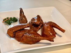 脆皮乳鸽-利苑酒家(合景国际金融广场店)