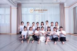 -亚太瑜伽普拉提学院