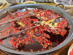 -渝嘴小老弟老火锅(华新村店)