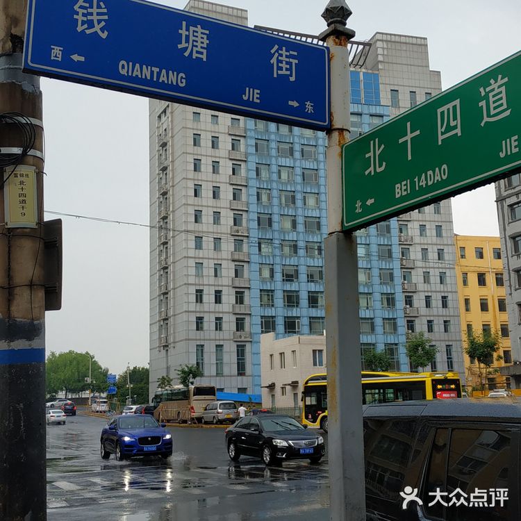 冒雨去探查鱼市搬迁进度