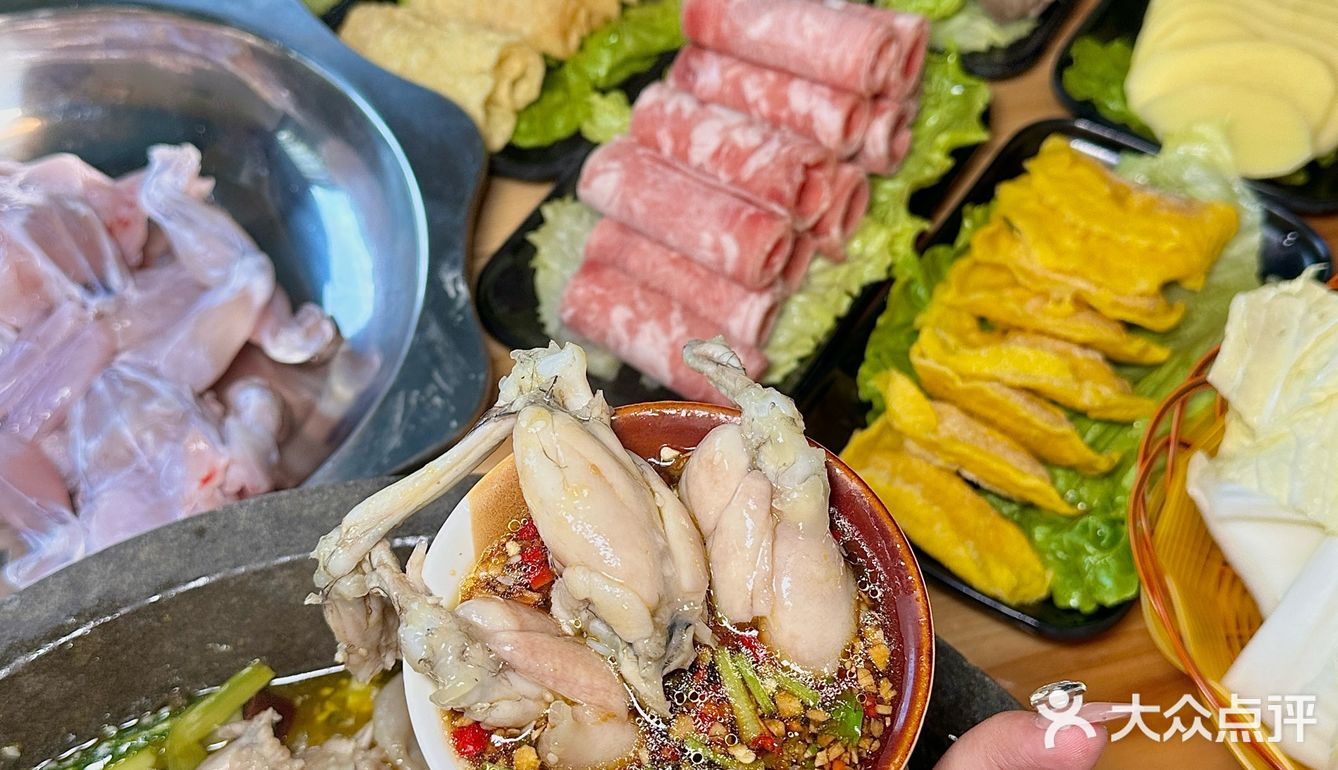 有没有人管啊！？！这家石锅鱼整这么大一只牛🐸蛙！