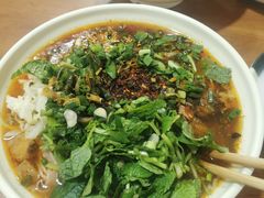 -啊墨江牛烂烀米线