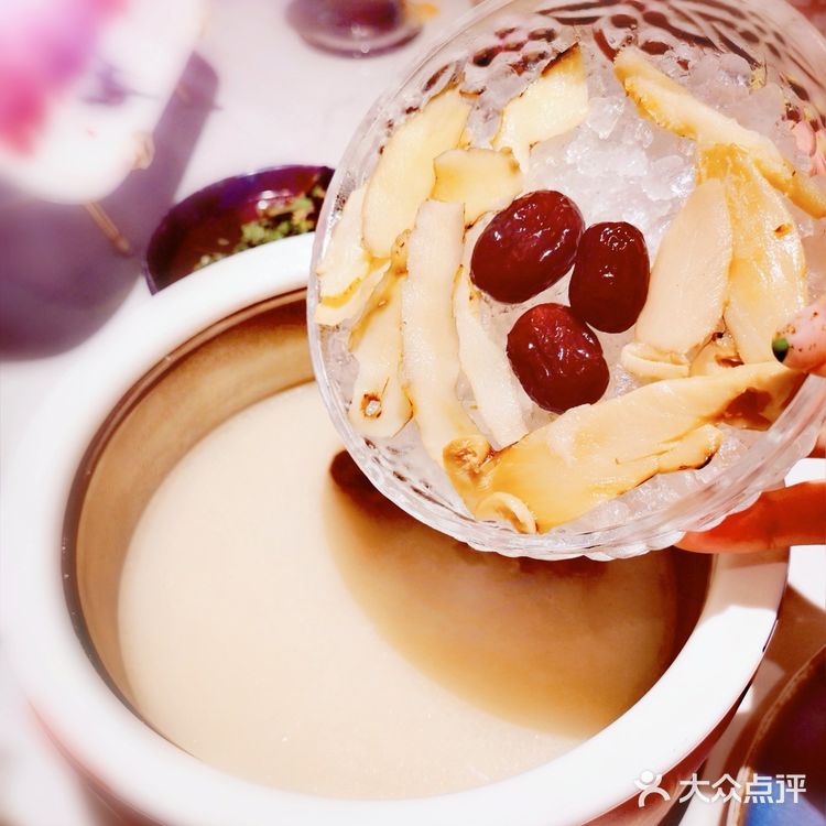 魔都轻奢火锅豆捞坊算是火锅界的爱马仕了～养生还养颜