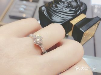 今天在IDo 看了这款真爱加冕系列延展款的钻戒