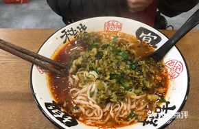 Snow Cabbage Shredded Pork Wide Noodles