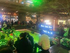 -瑞虹新天地月亮湾