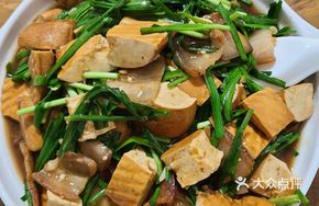 Stewed Pork Belly with Leek Flowers and Tofu