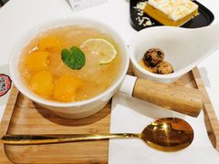 枇杷雪梨银耳羹-炖物24章·顺时轻养茶(杭州大厦店)