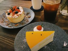 -彳亍咖啡·这里(水湾路店)