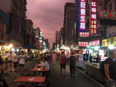 -六合夜市