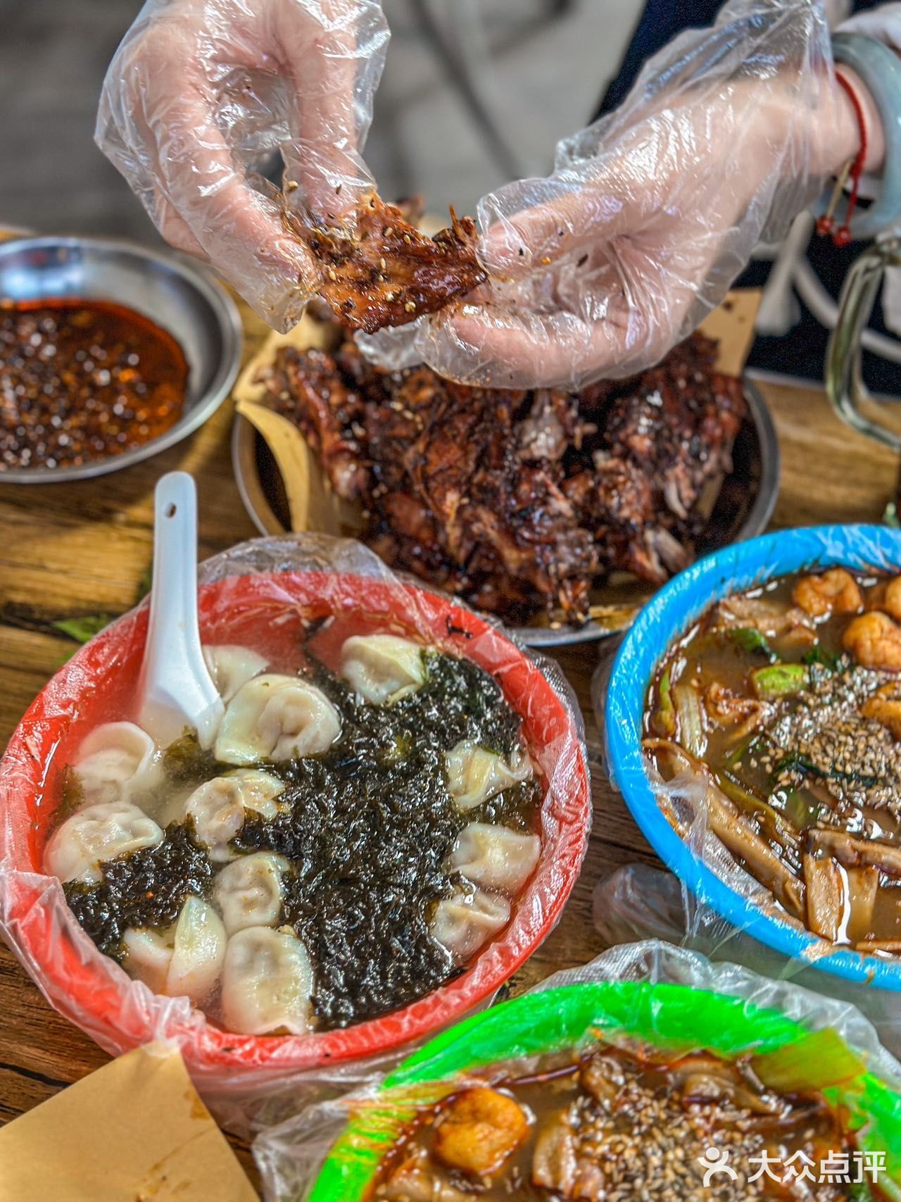 沈阳24k东北人盘腿坐热炕头撸个串