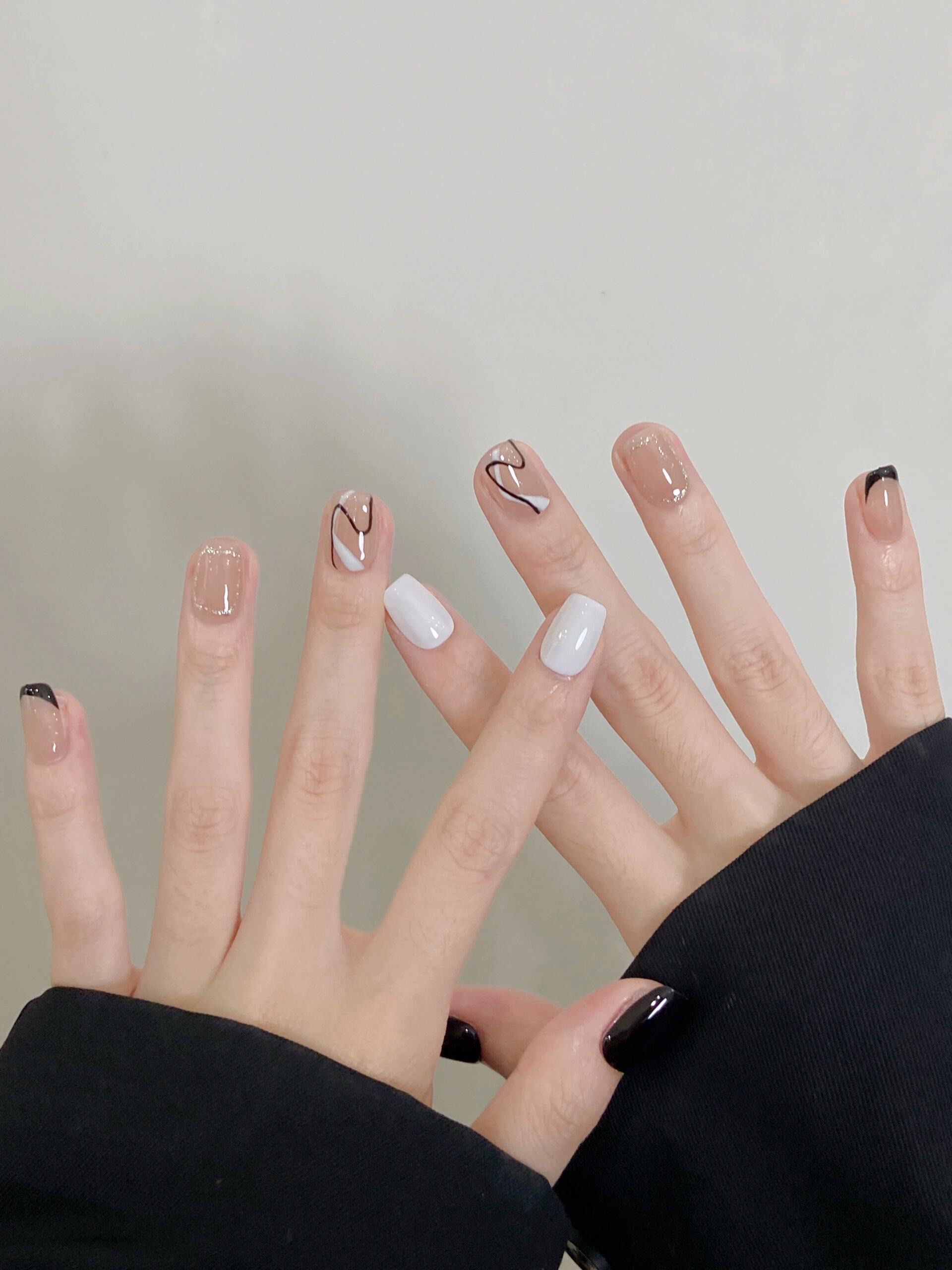 极简线条涂鸦美甲