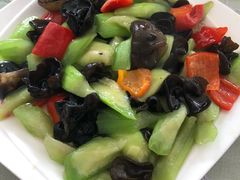 炒丝瓜-天天向上素食餐厅(五台山店)