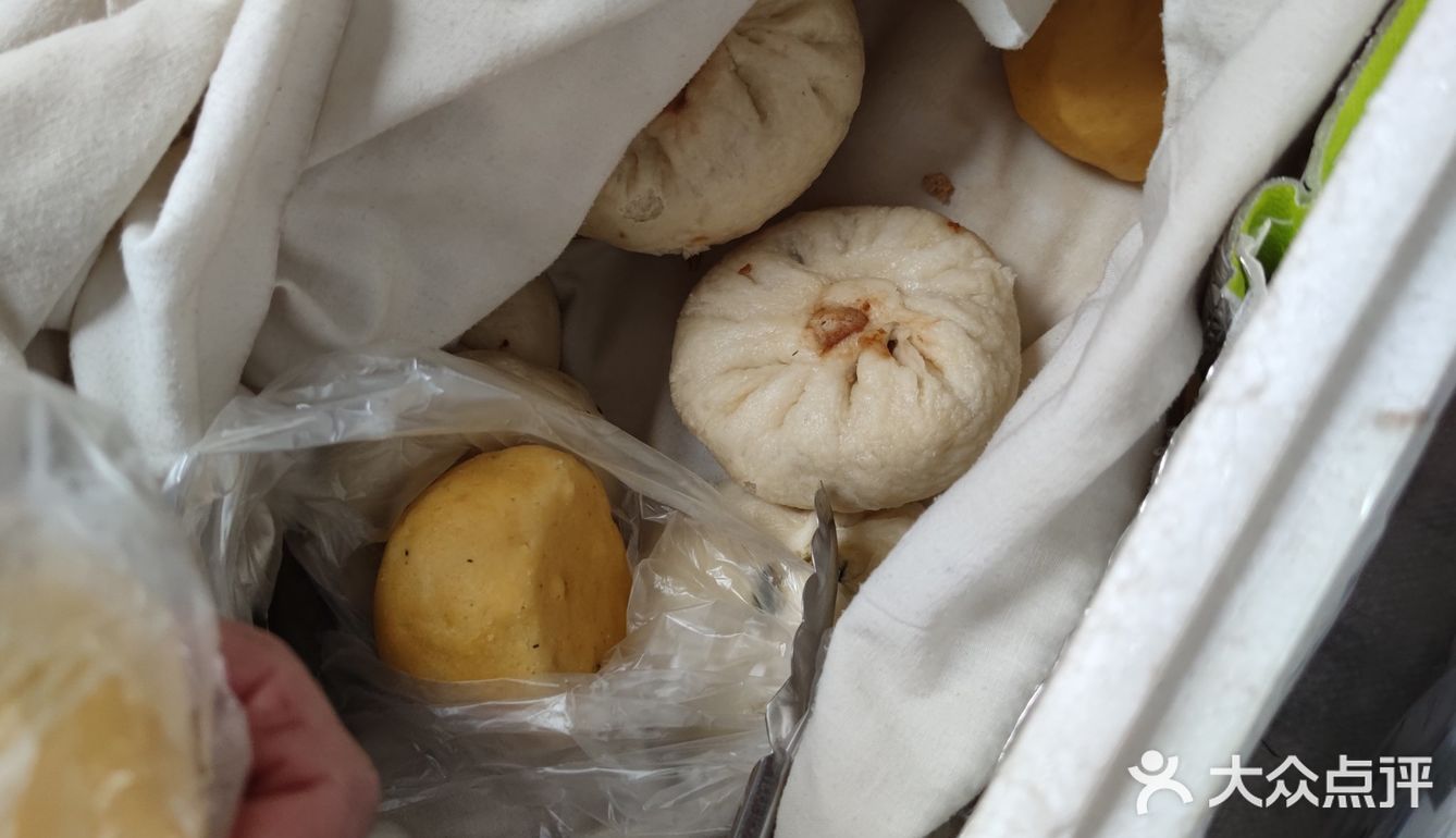 60岁以上的叔叔阿姨免票，我是在大众点评上预约的