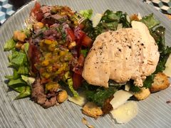 甜辣牛肉➕鸡肉甘蓝菜凯撒沙拉-Moka Bros 摩卡站(西单大悦城店)