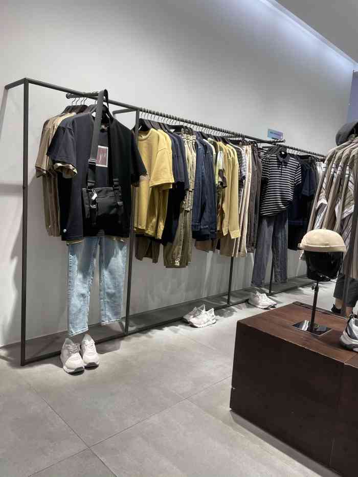 urban revivo(天津梅江印象城店)-"2020年一定要好好生活!