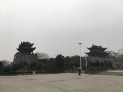 -巴陵广场