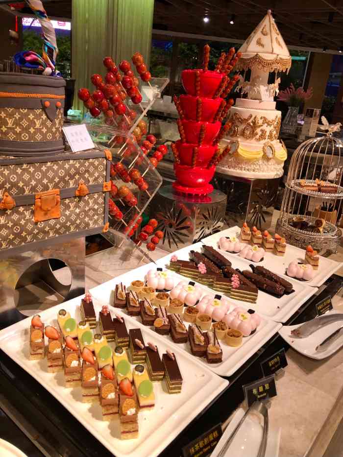 金海湾自助餐厅(金陵饭店)-"位置在金陵饭店里,环境很棒,刺身挺新鲜,.