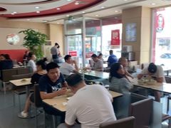 大堂-李先生牛肉面大王(营口大润发店)