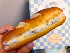 朗姆葡萄乳酪碱水棒-屋裡·Union Bakery(龙江路店)