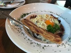 -Chom Cafe and Restaurant