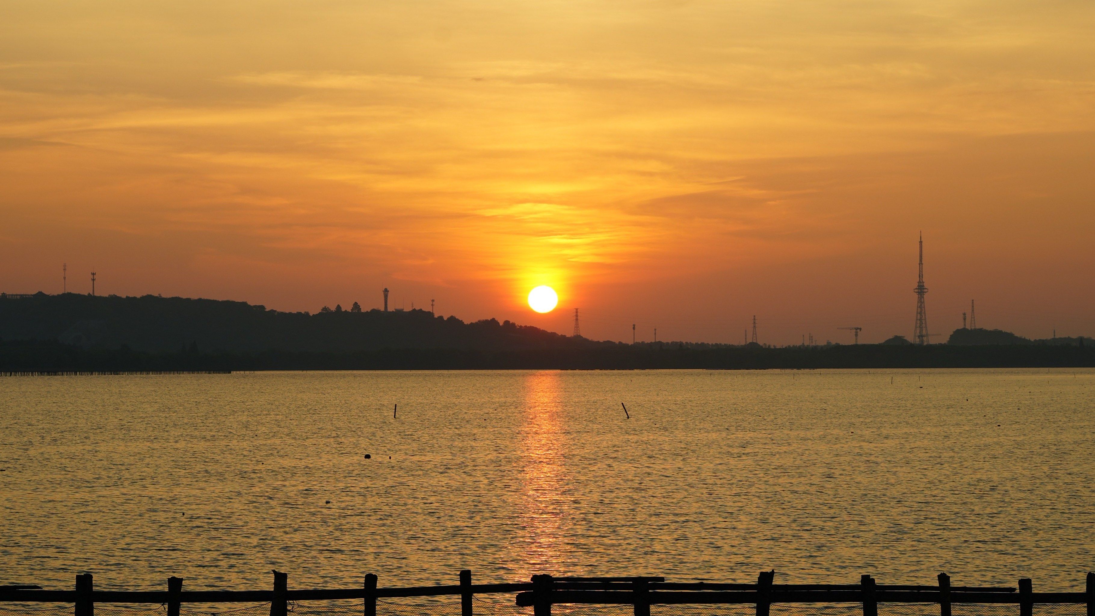 清晨5点的昂桑湖