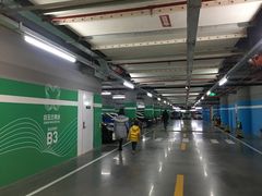 -白玉兰广场停车场