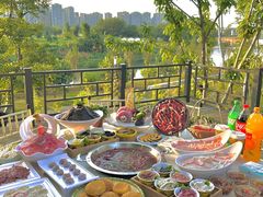 -茅草房·河畔园林火锅