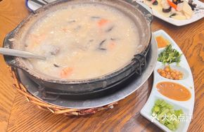 Dried Scallop and Pork Rib Clay Pot Rice Porridge