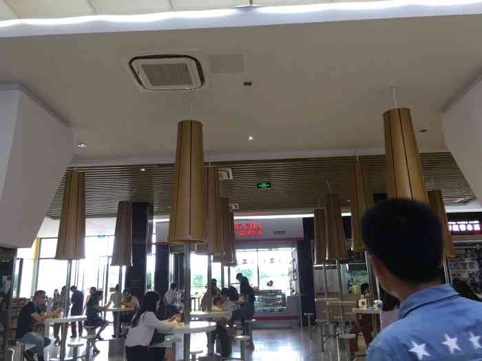 中国石化石坝服务区加油站-"第二个休息区来到石坝加油站这边,然后