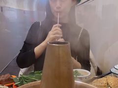 -洞庭洲·防空洞火锅·铜锅涮肉·烧烤(新百广场店)