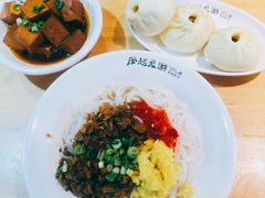 老乡拌粉-凤起龙游老面包子(凯德晶品店)