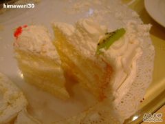 一部分奶油蛋糕-红宝石·鲜奶小方(万航店)