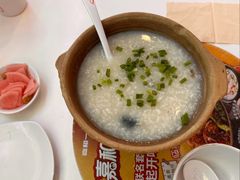 招牌皮蛋瘦肉粥-嘉和一品(长江道店)