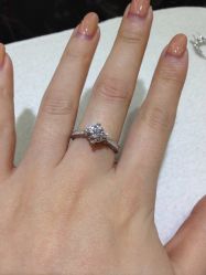 选戒托的时候-威德钻石-克拉钻大本营(南京东路店)