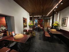 -Cuc Gach Quan Restaurant