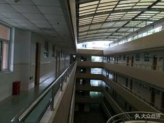 -上海市黄浦区教育学院附属中山学校