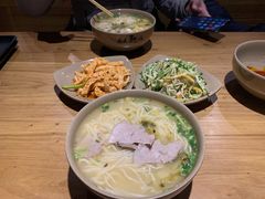 -亮亮面馆(经六路店)