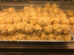 蟹黄风味小贝-鲍师傅糕点(江苏路店)