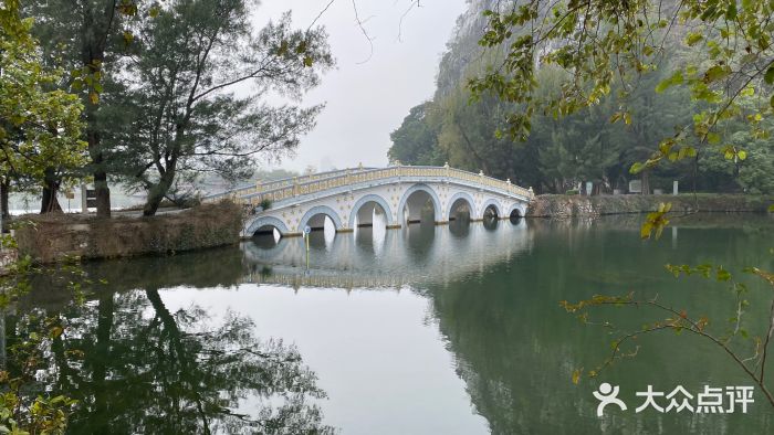 星湖旅游景区七星岩图片