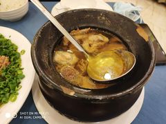 猴头菇炖土鸡-江南大酒店·地道正宗有锅气的江西菜(中华北大街店)
