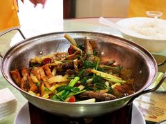 酸辣茴香小鱼-谢师酒家